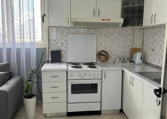 Mirela's Center * Tirana